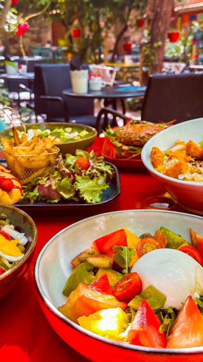 Grandes salades composées, au jardin